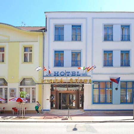 Hotel Zlata Stika Pardubice Bagian luar foto