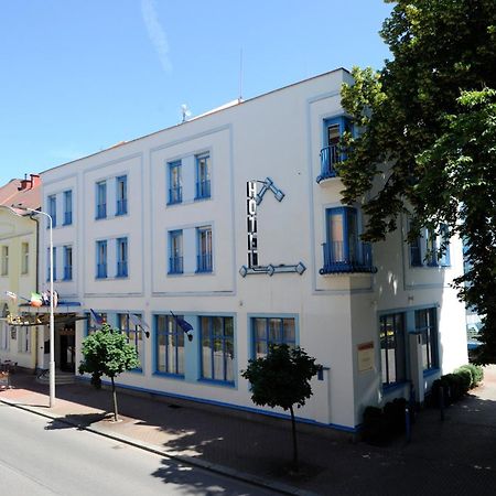 Hotel Zlata Stika Pardubice Bagian luar foto