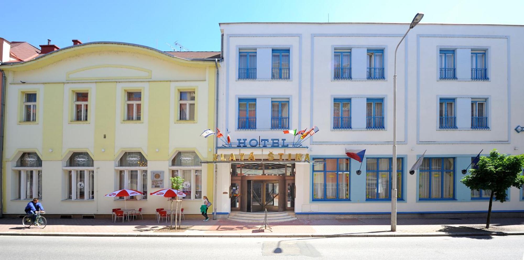 Hotel Zlata Stika Pardubice Bagian luar foto