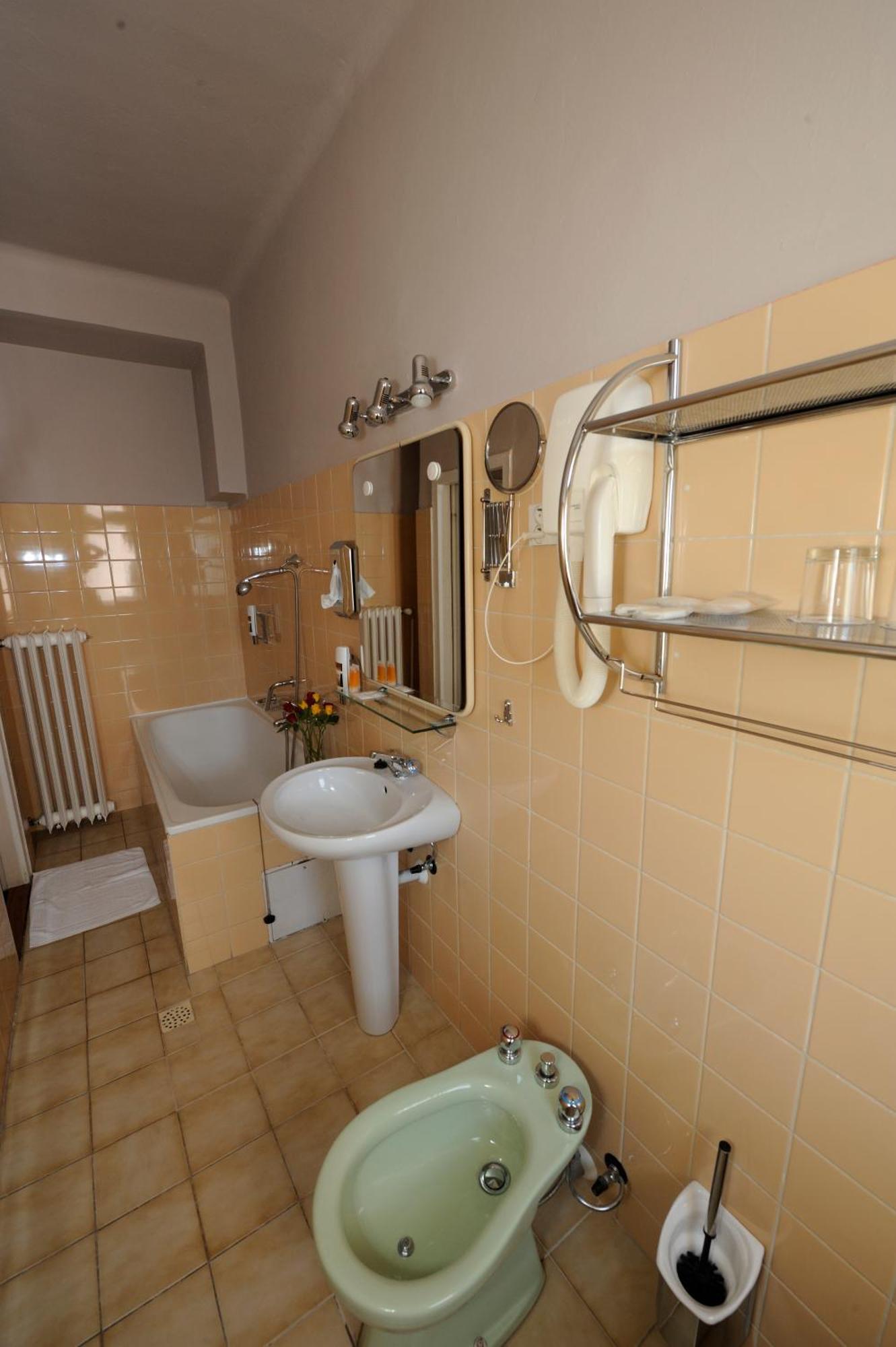 Hotel Zlata Stika Pardubice Bagian luar foto