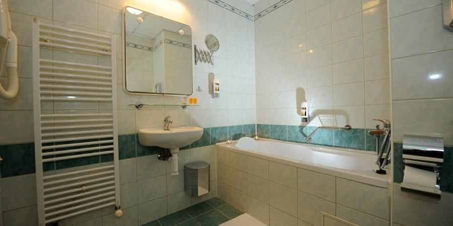 Hotel Zlata Stika Pardubice Bagian luar foto