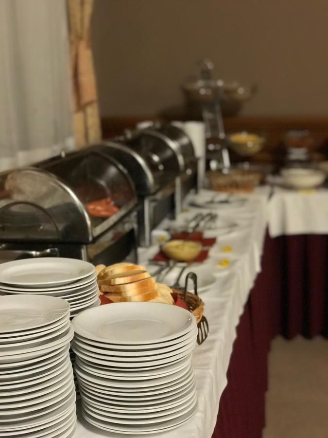 Hotel Zlata Stika Pardubice Bagian luar foto