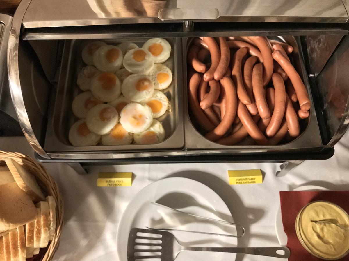 Hotel Zlata Stika Pardubice Bagian luar foto